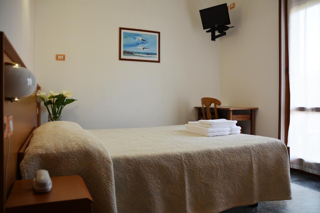 Hotel Corallo Монеглия Екстериор снимка