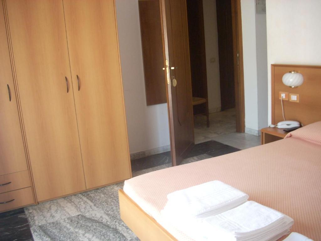 Hotel Corallo Монеглия Стая снимка