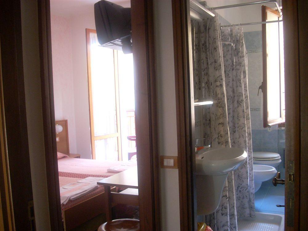 Hotel Corallo Монеглия Екстериор снимка