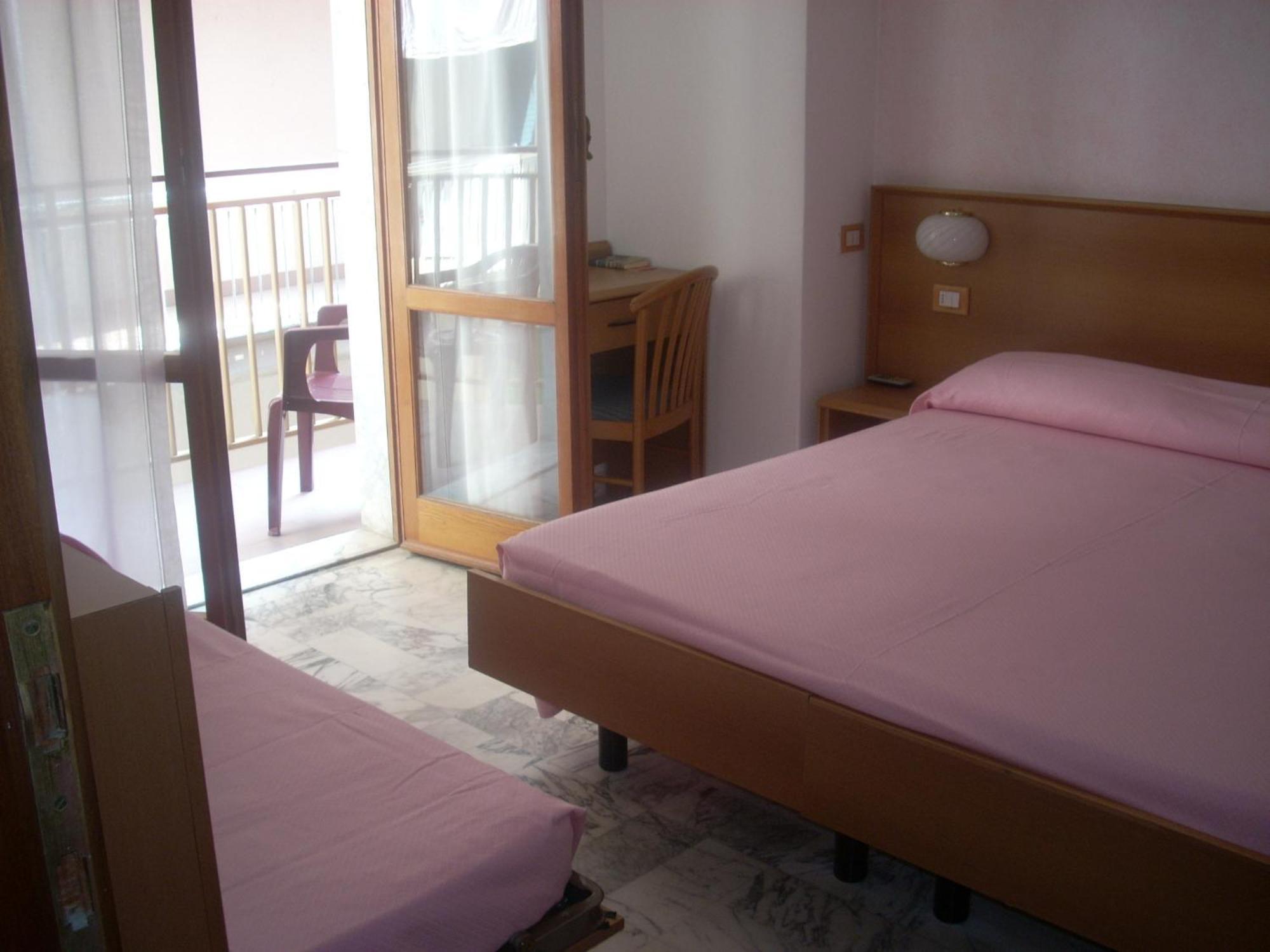 Hotel Corallo Монеглия Екстериор снимка