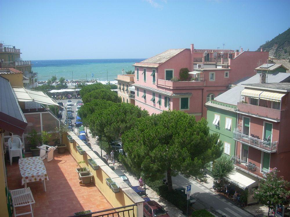 Hotel Corallo Монеглия Екстериор снимка