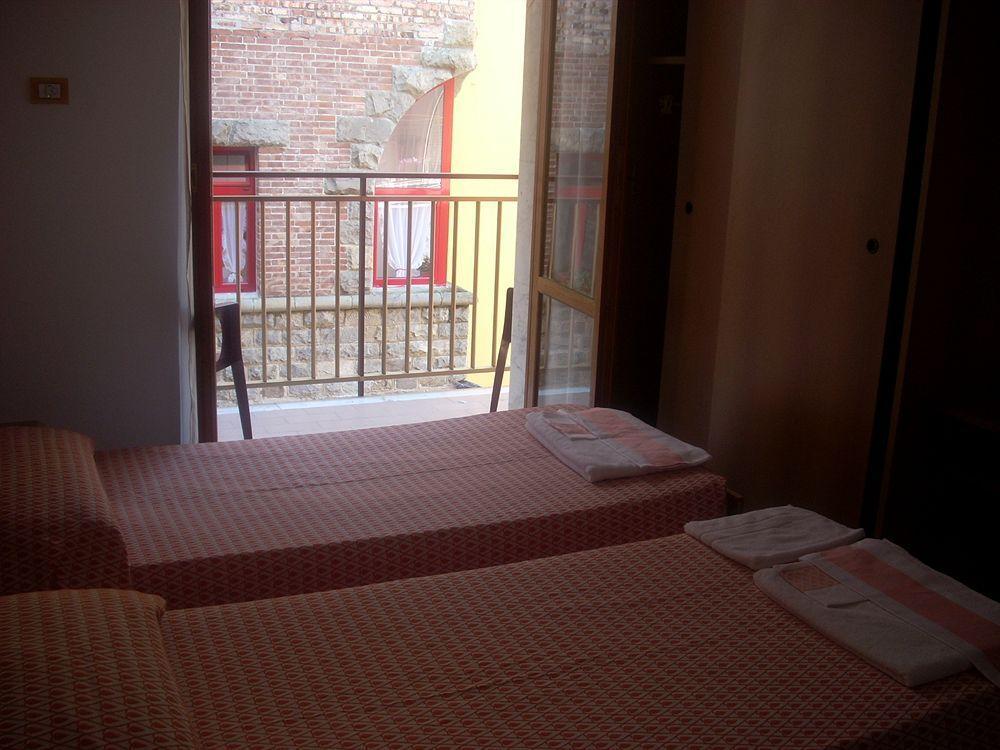 Hotel Corallo Монеглия Екстериор снимка