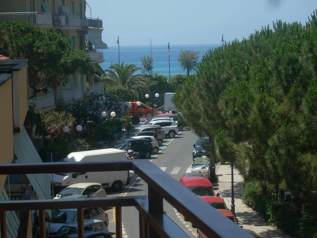 Hotel Corallo Монеглия Екстериор снимка