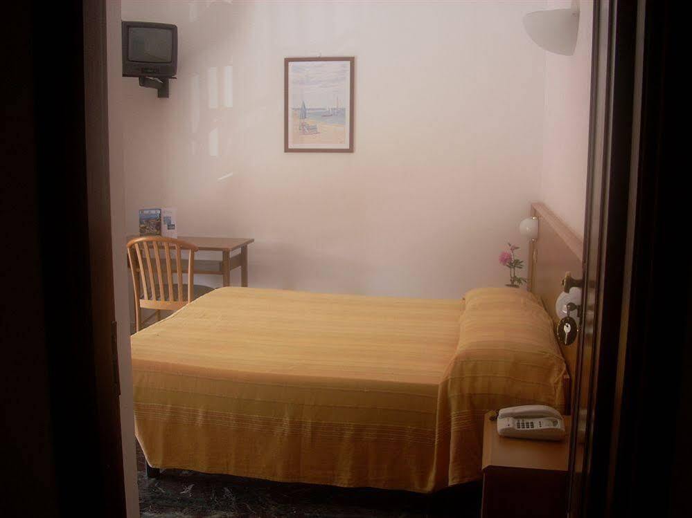 Hotel Corallo Монеглия Екстериор снимка